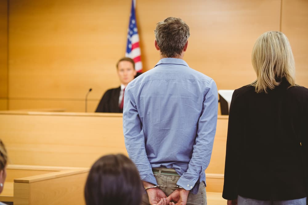 A criminal waits for the court's ruling in the courtroom.






